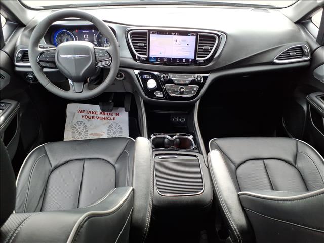 2025 Chrysler Pacifica Limited:14756