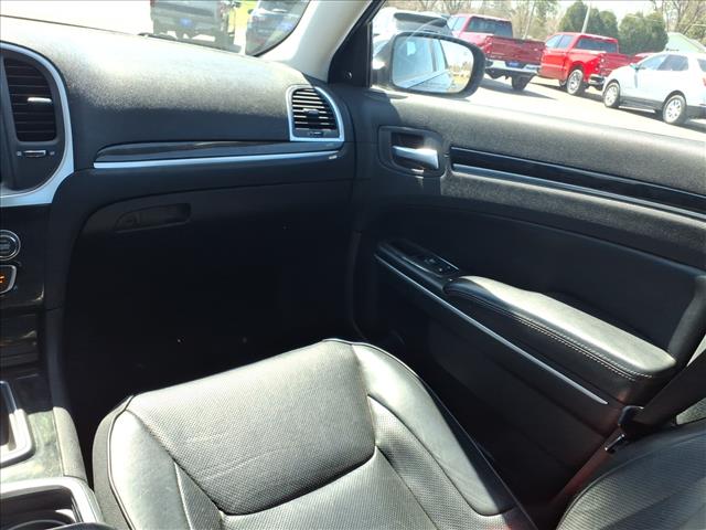 2019 Chrysler 300 Limited:14749A