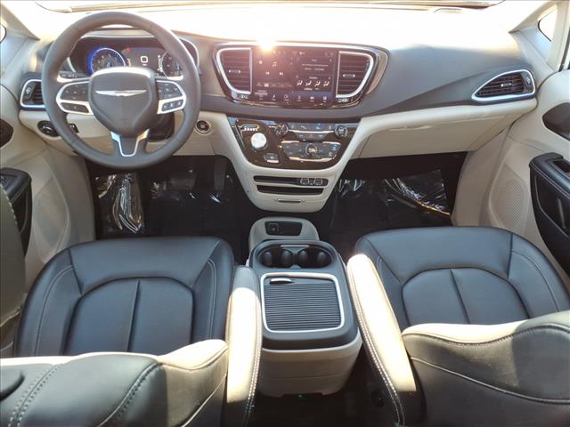 2024 Chrysler Pacifica Touring L:14743