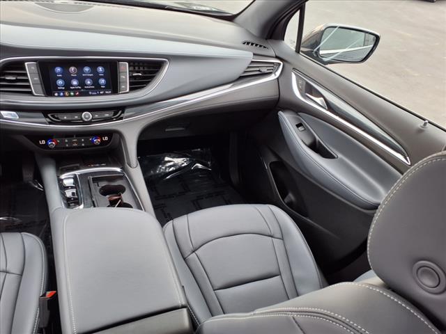 2023 Buick Enclave Essence:14699