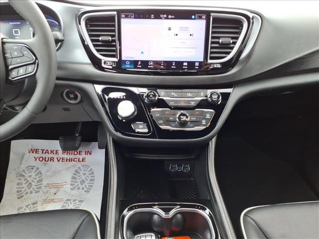 2025 Chrysler Pacifica Limited:14756