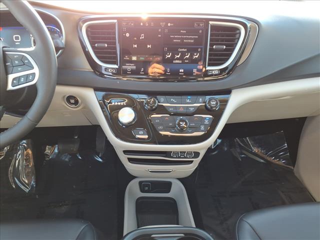 2024 Chrysler Pacifica Touring L:14743