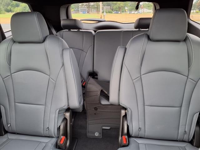 2023 Buick Enclave Essence:14699