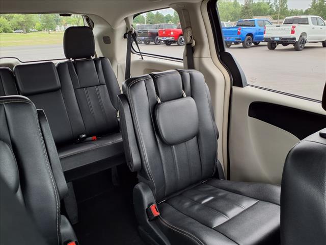 2016 Chrysler Town and Country Touring