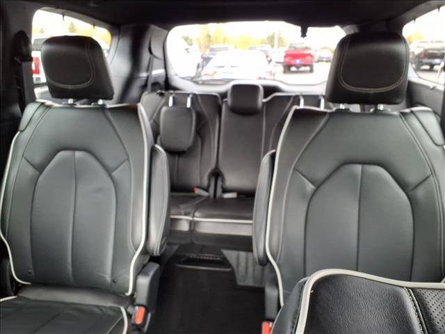 2025 Chrysler Pacifica Limited:14756