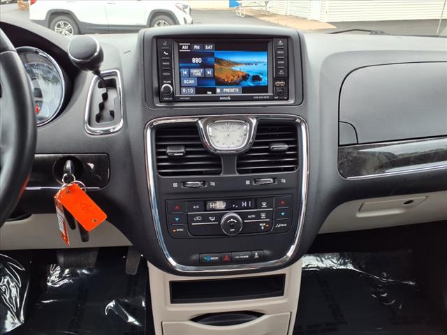 2016 Chrysler Town and Country Touring