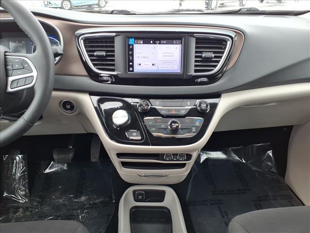 2024 Chrysler Voyager LX:14749