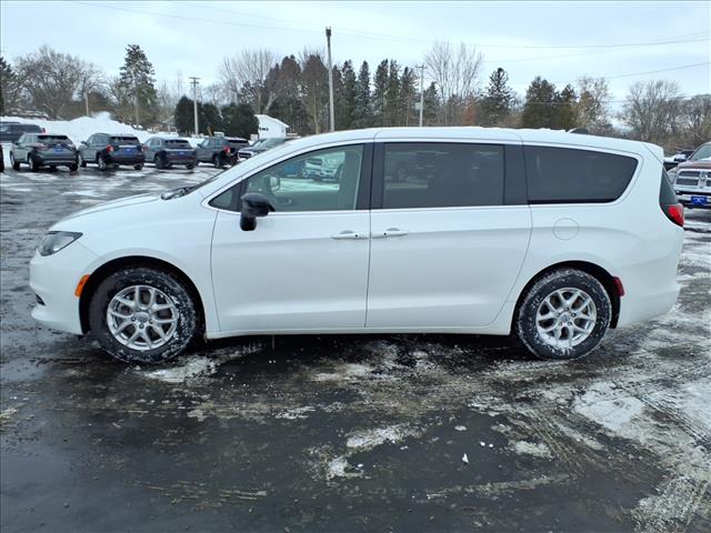 2024 Chrysler Voyager LX:14749
