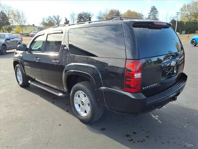 2011 Chevrolet Suburban LT:14695A