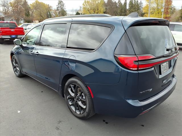 2025 Chrysler Pacifica Limited:14756