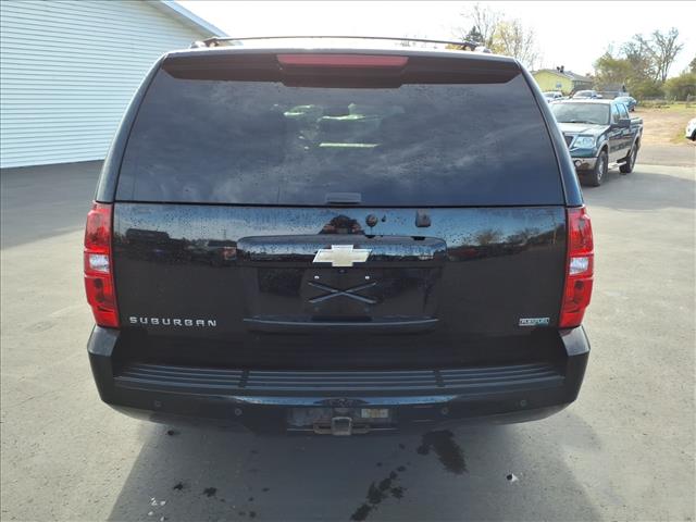 2011 Chevrolet Suburban LT:14695A