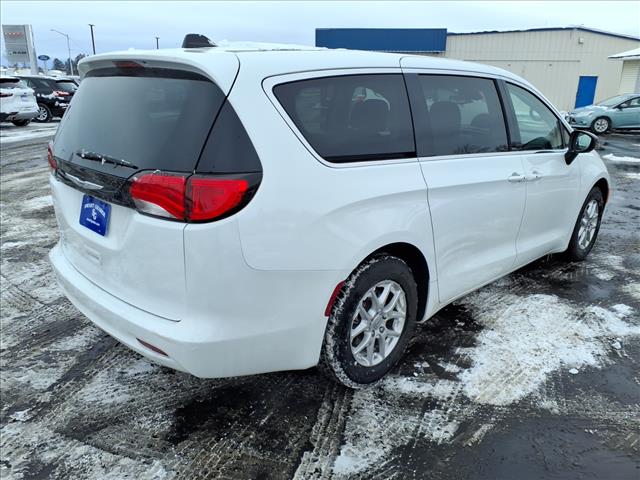 2024 Chrysler Voyager LX:14749