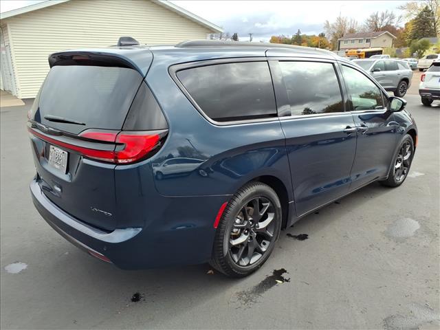 2025 Chrysler Pacifica Limited:14756