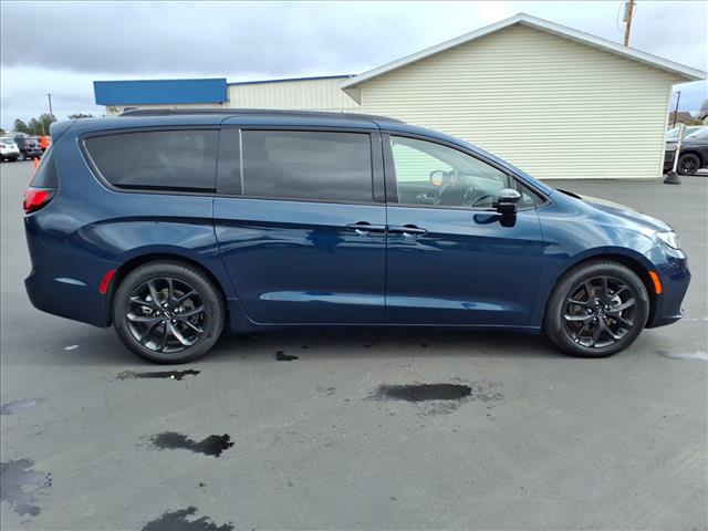 2025 Chrysler Pacifica Limited:14756