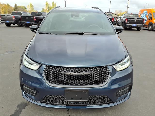 2025 Chrysler Pacifica Limited:14756