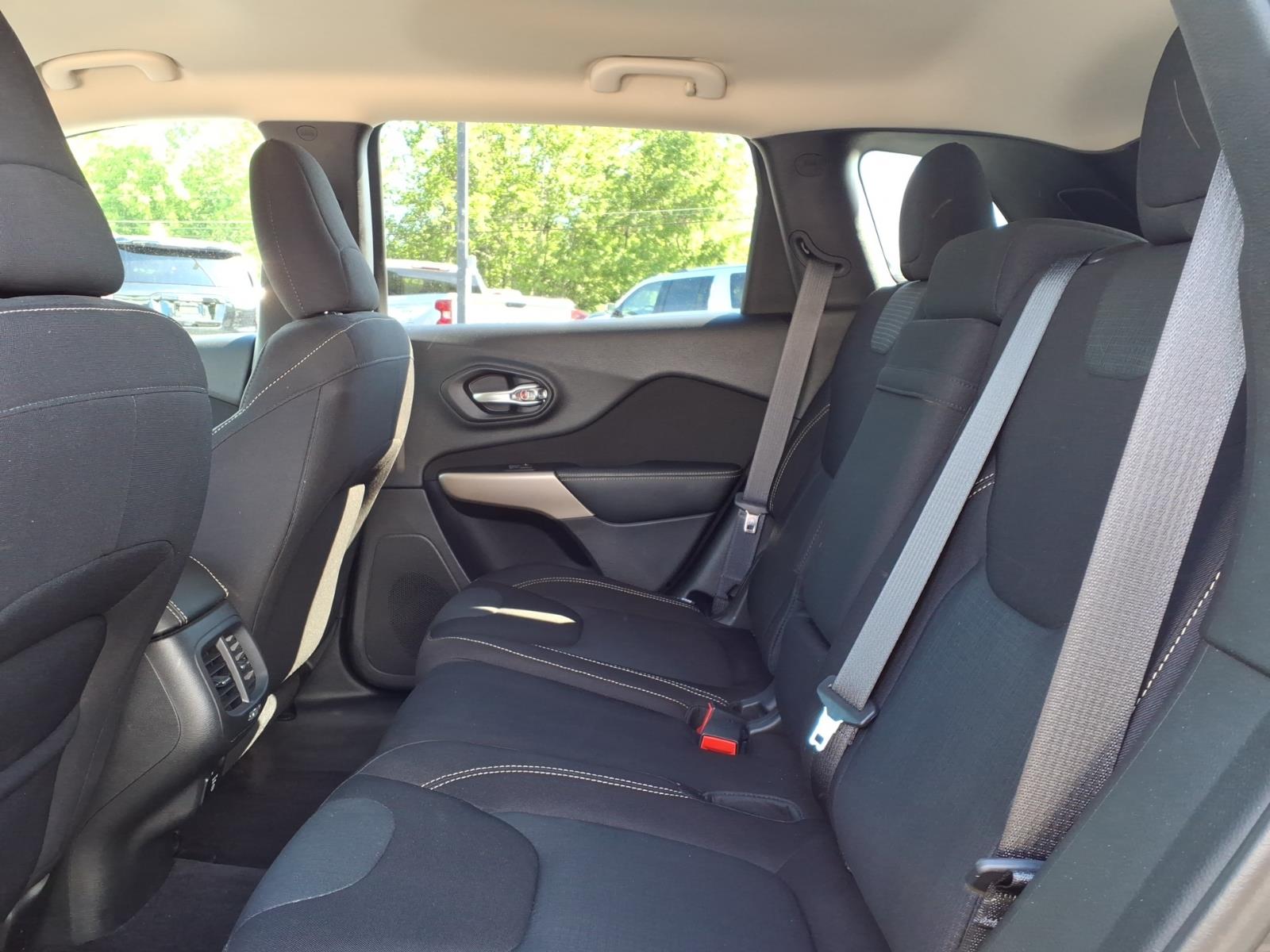 2017 Jeep Cherokee photo 11 of 25