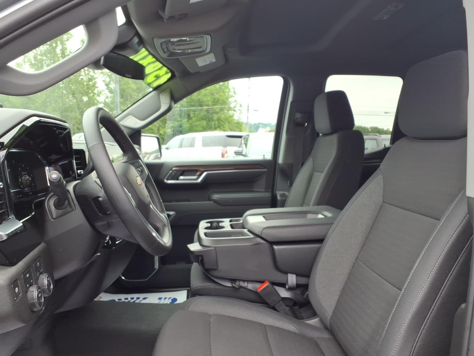 2025 Chevrolet Silverado 1500 photo 11 of 27