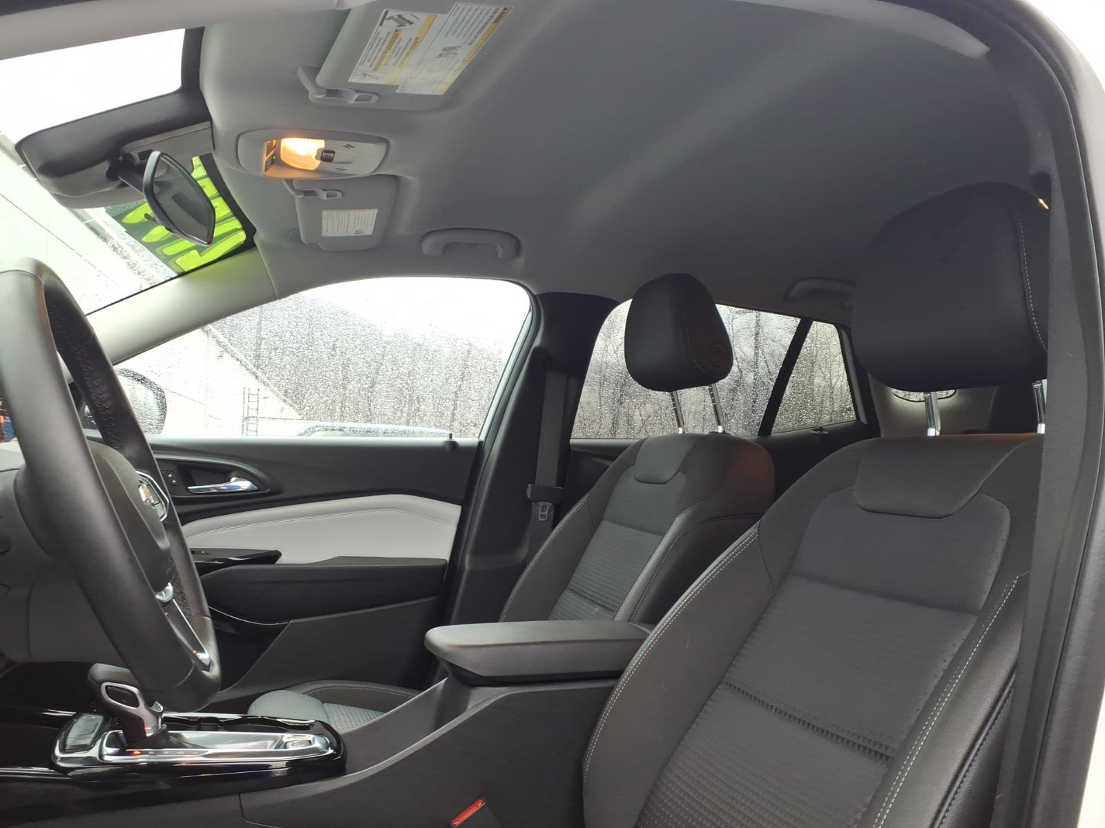 2025 Chevrolet Trax LT - 10