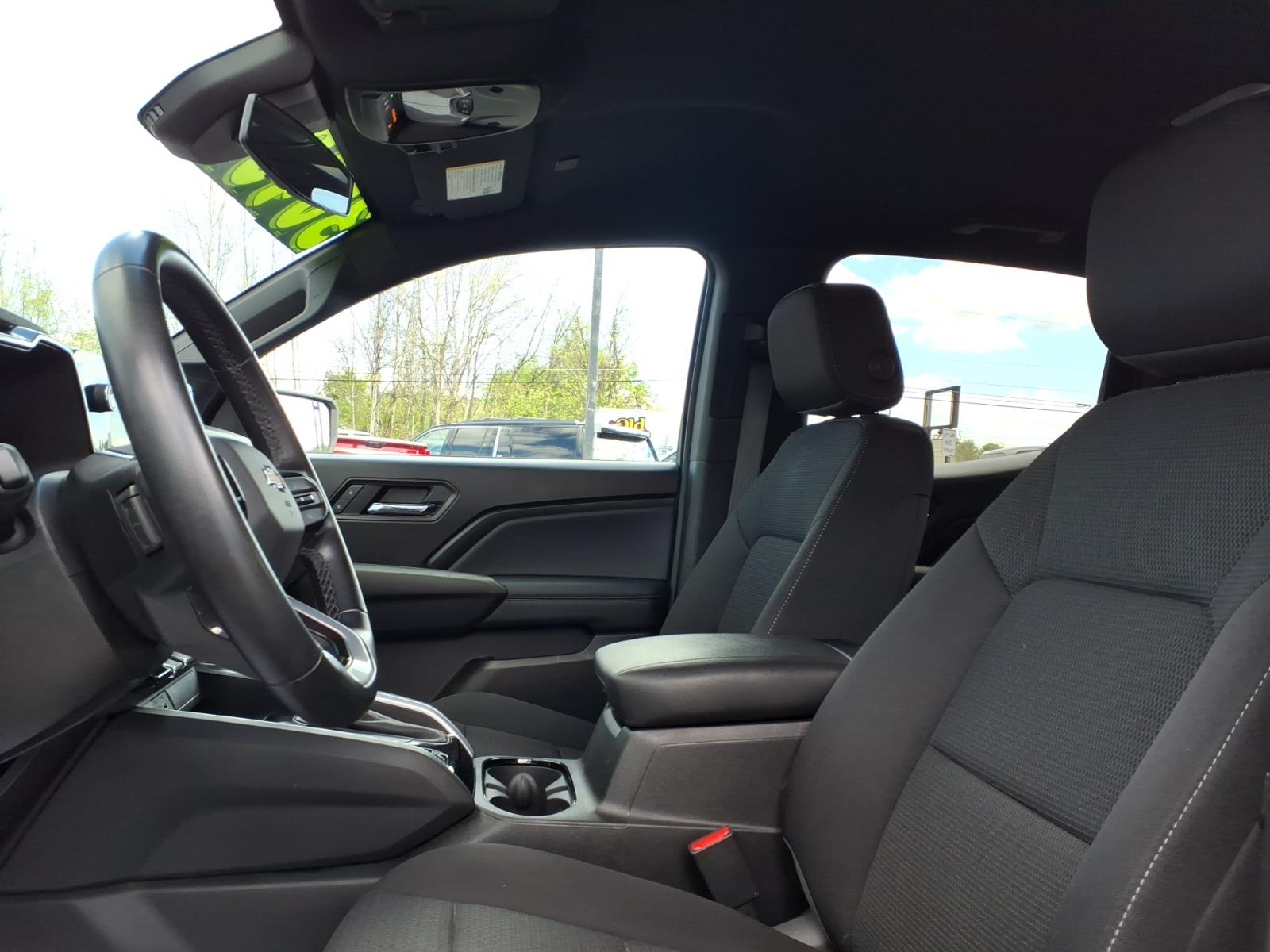 2024 Chevrolet Colorado LT - 11