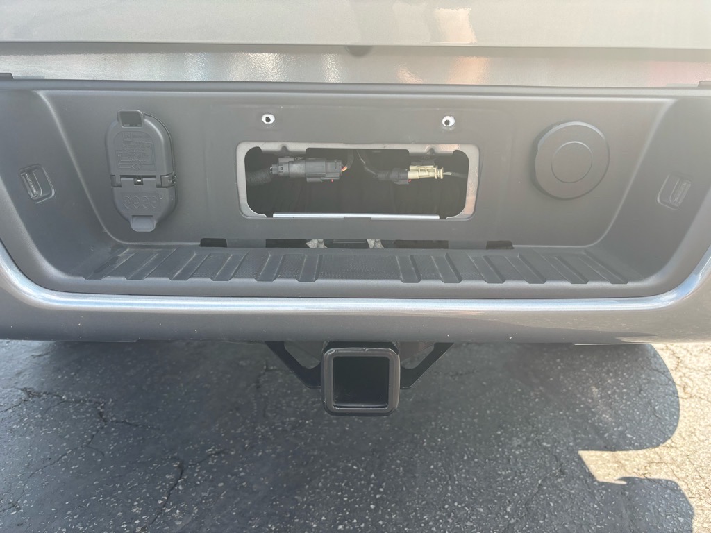2022 Chevrolet Colorado LT - 11