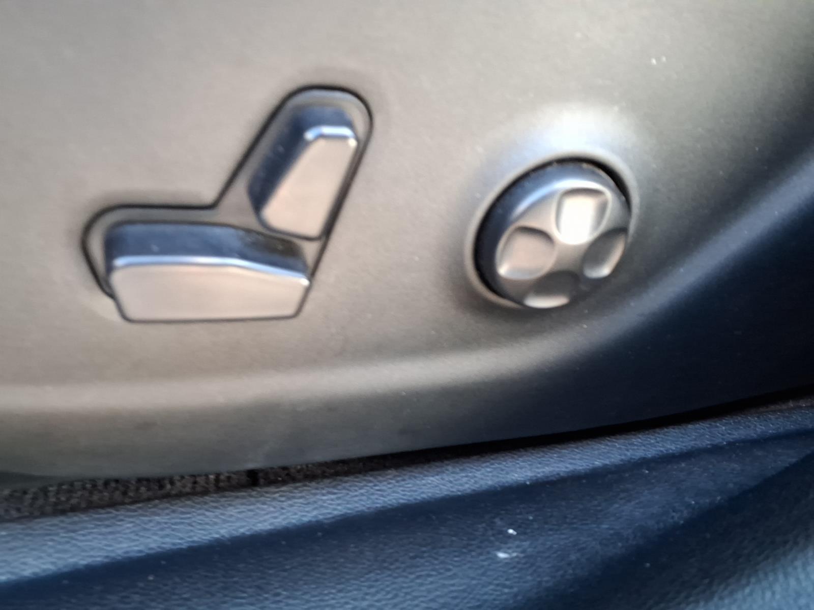 2017 Jeep Cherokee photo 13 of 25
