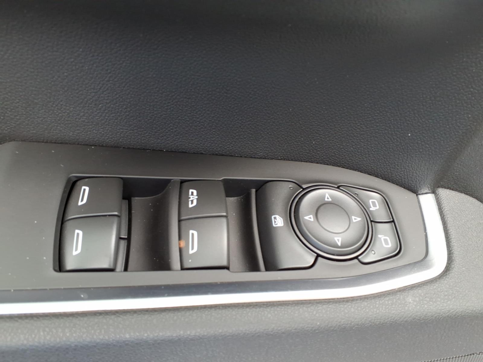 2025 Chevrolet Silverado 1500 photo 13 of 27