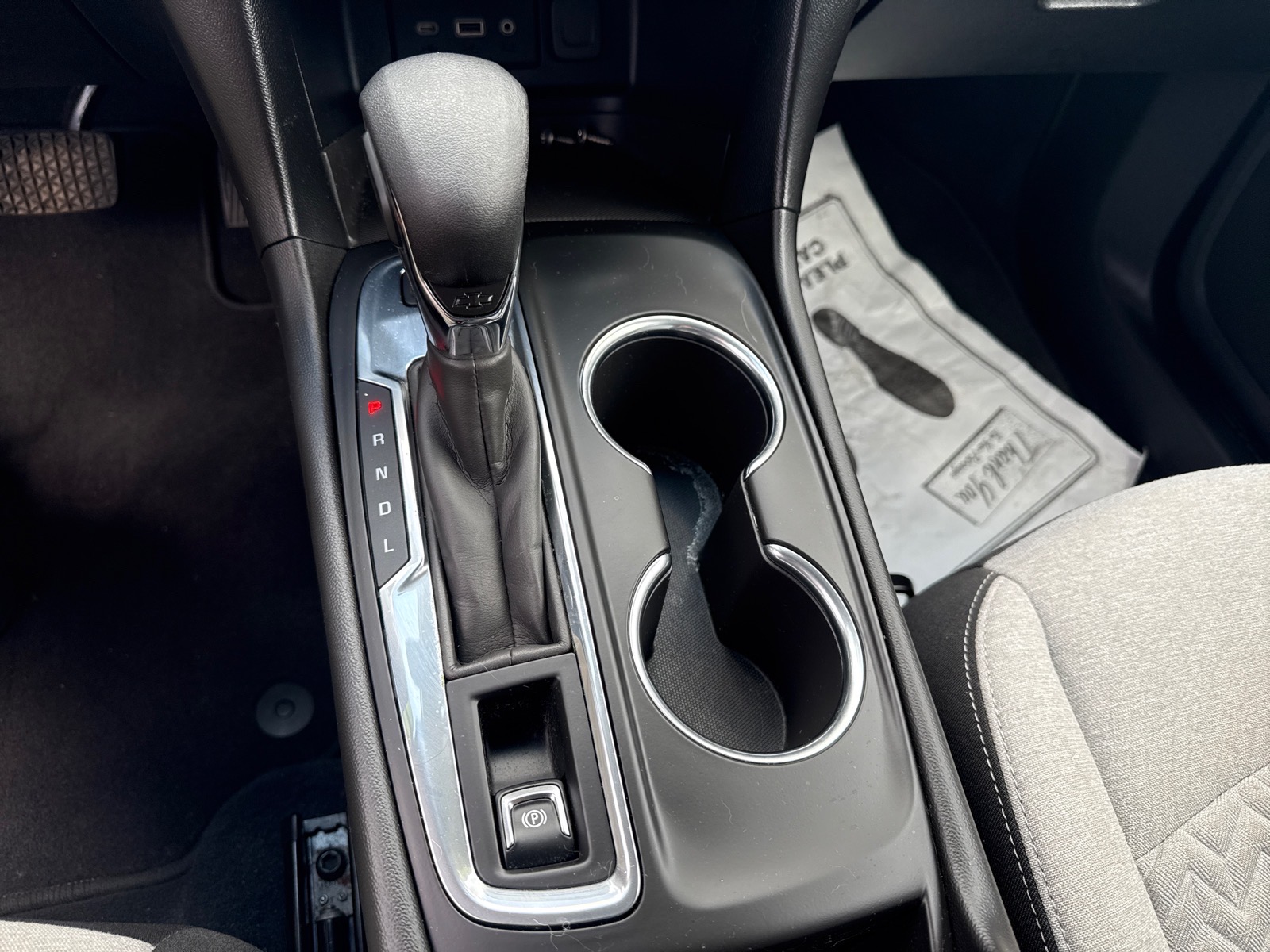 2022 Chevrolet Equinox photo 13 of 18