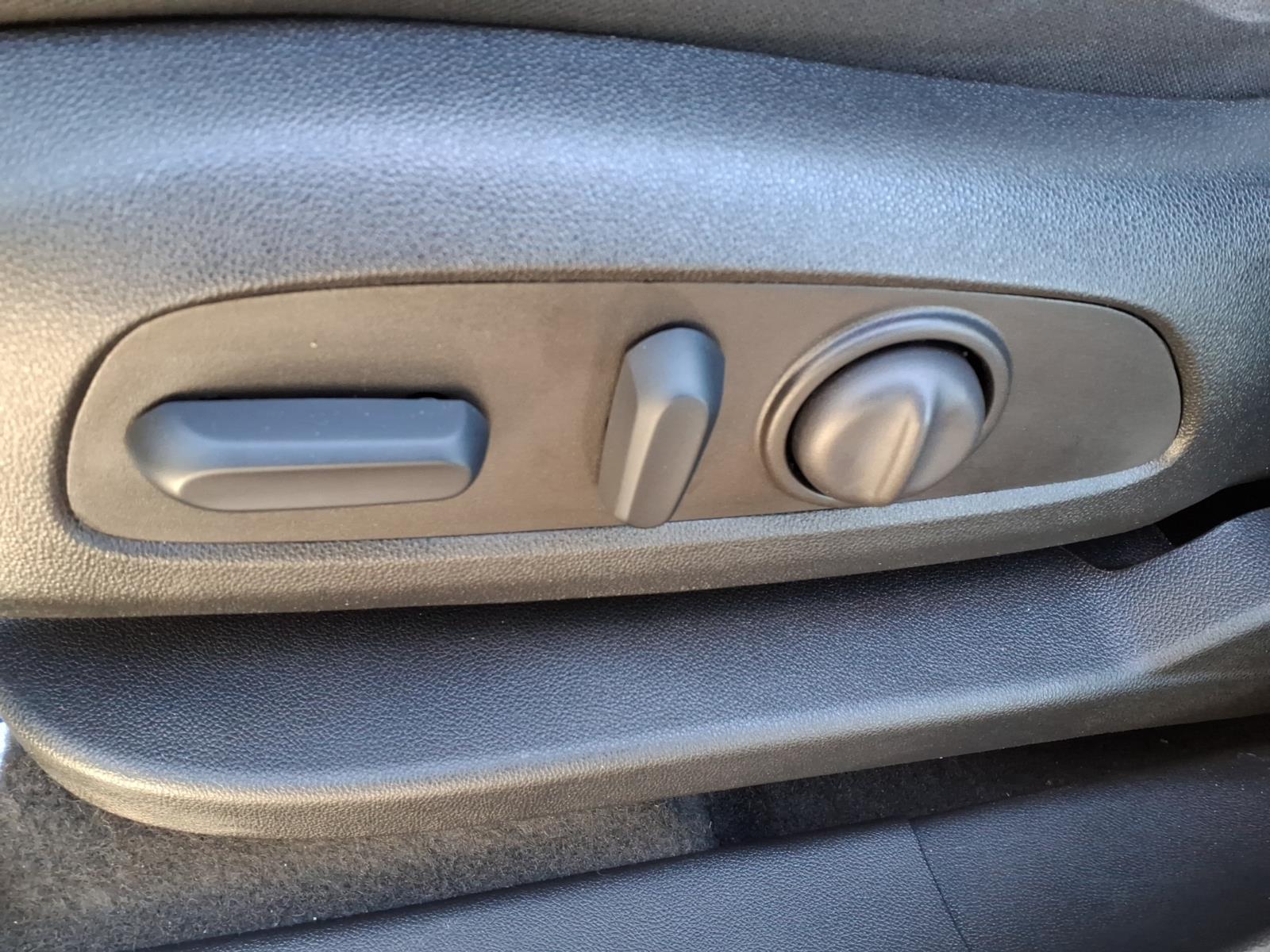 2023 Chevrolet Equinox photo 13 of 27