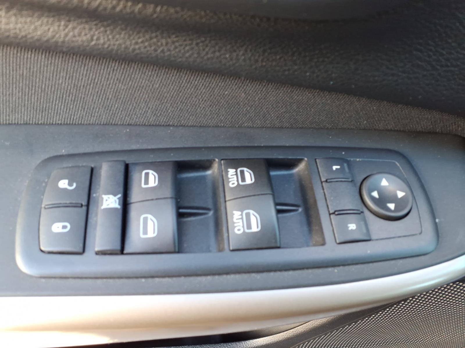 2017 Jeep Cherokee photo 14 of 25