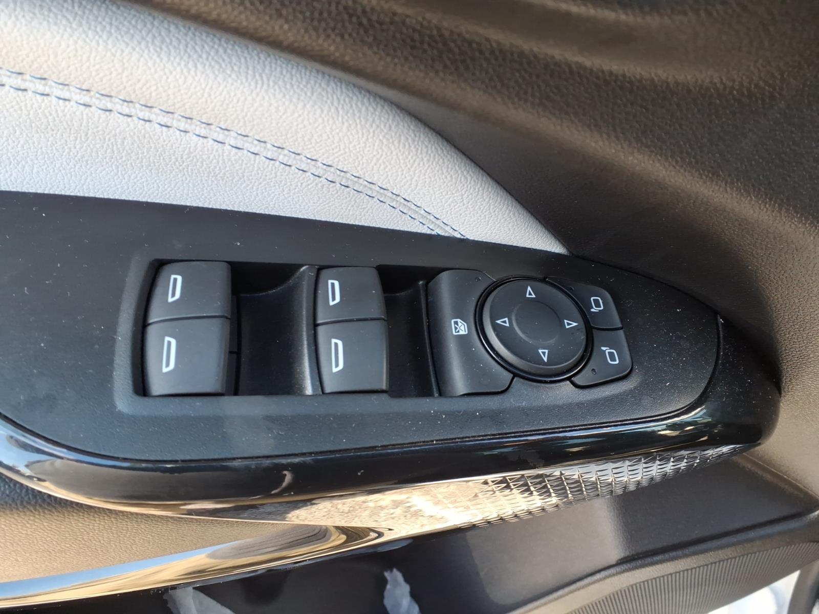 2025 Chevrolet Trax LT Summit White (gaz) at Memorial Highway Chevrolet