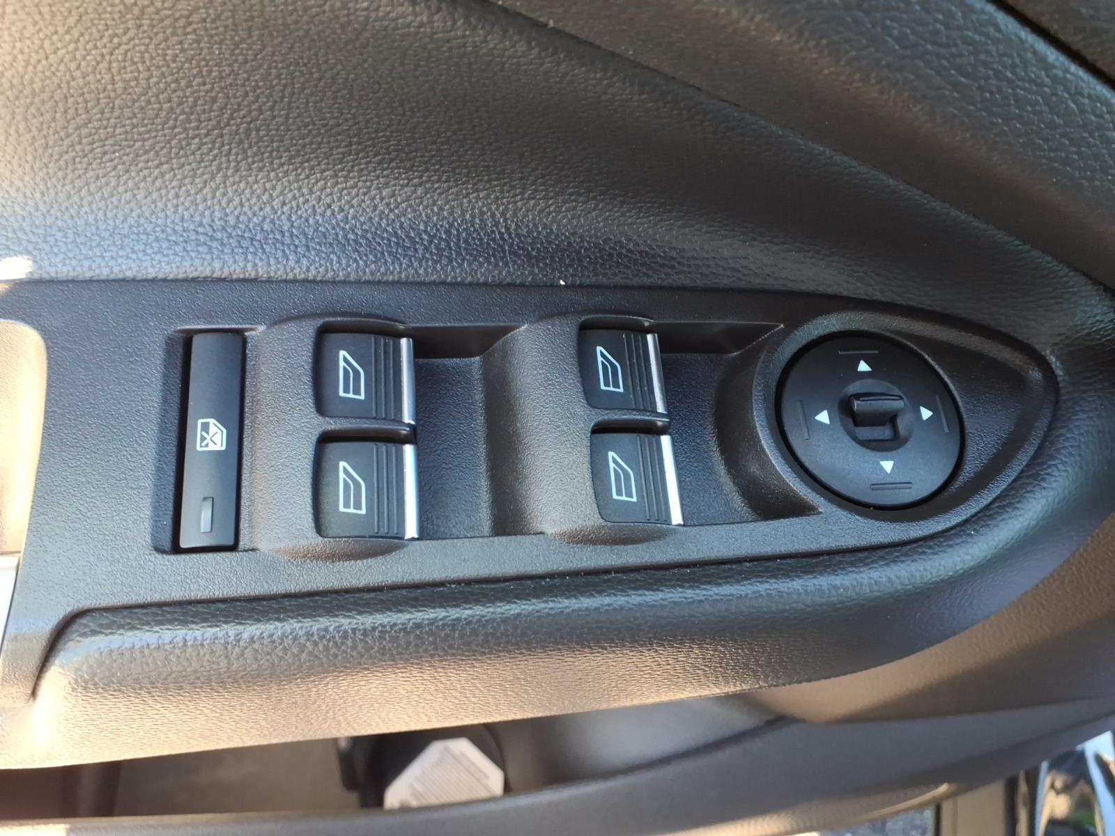 2019 Ford Escape photo 15 of 27