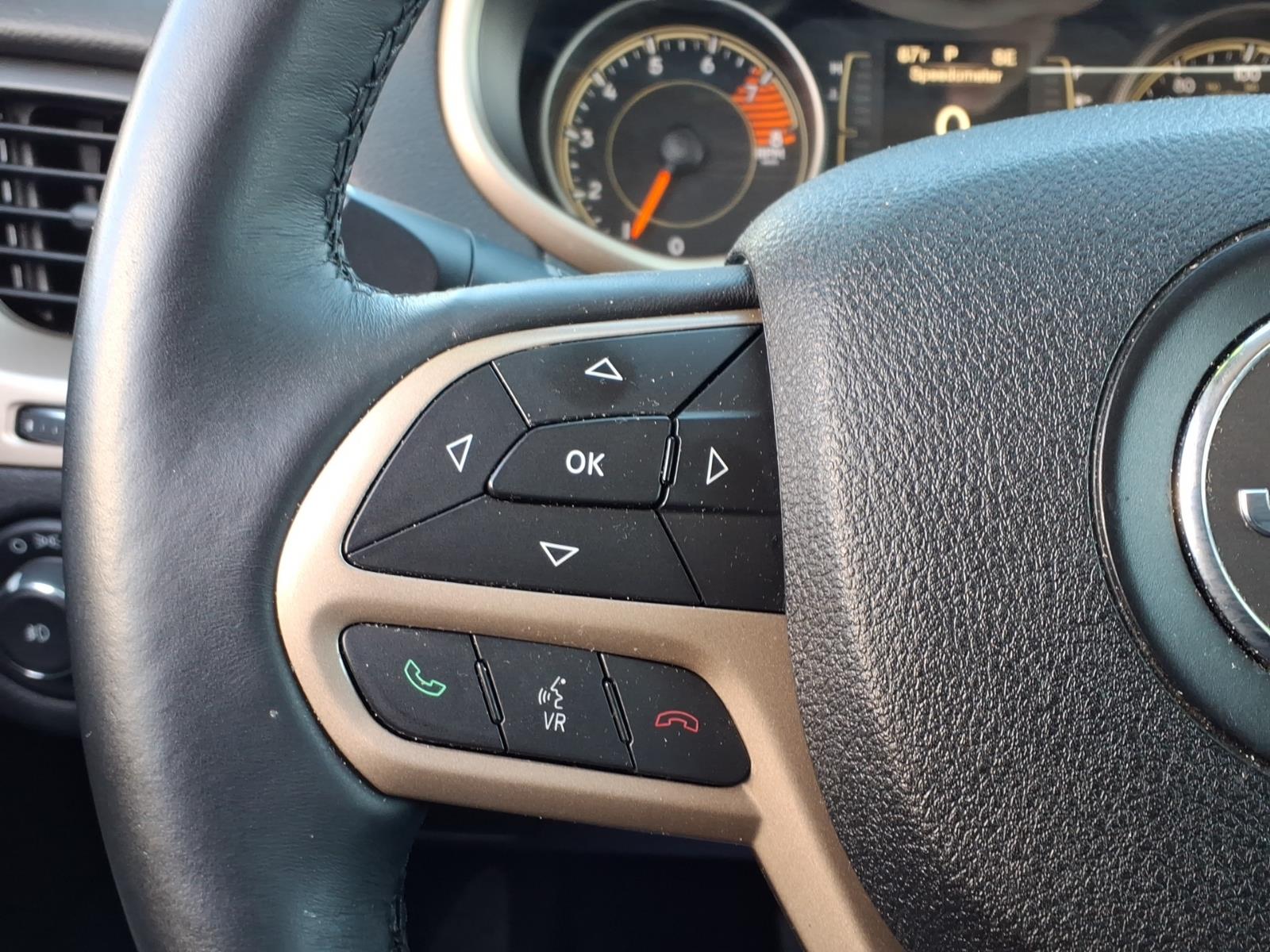 2017 Jeep Cherokee photo 16 of 25