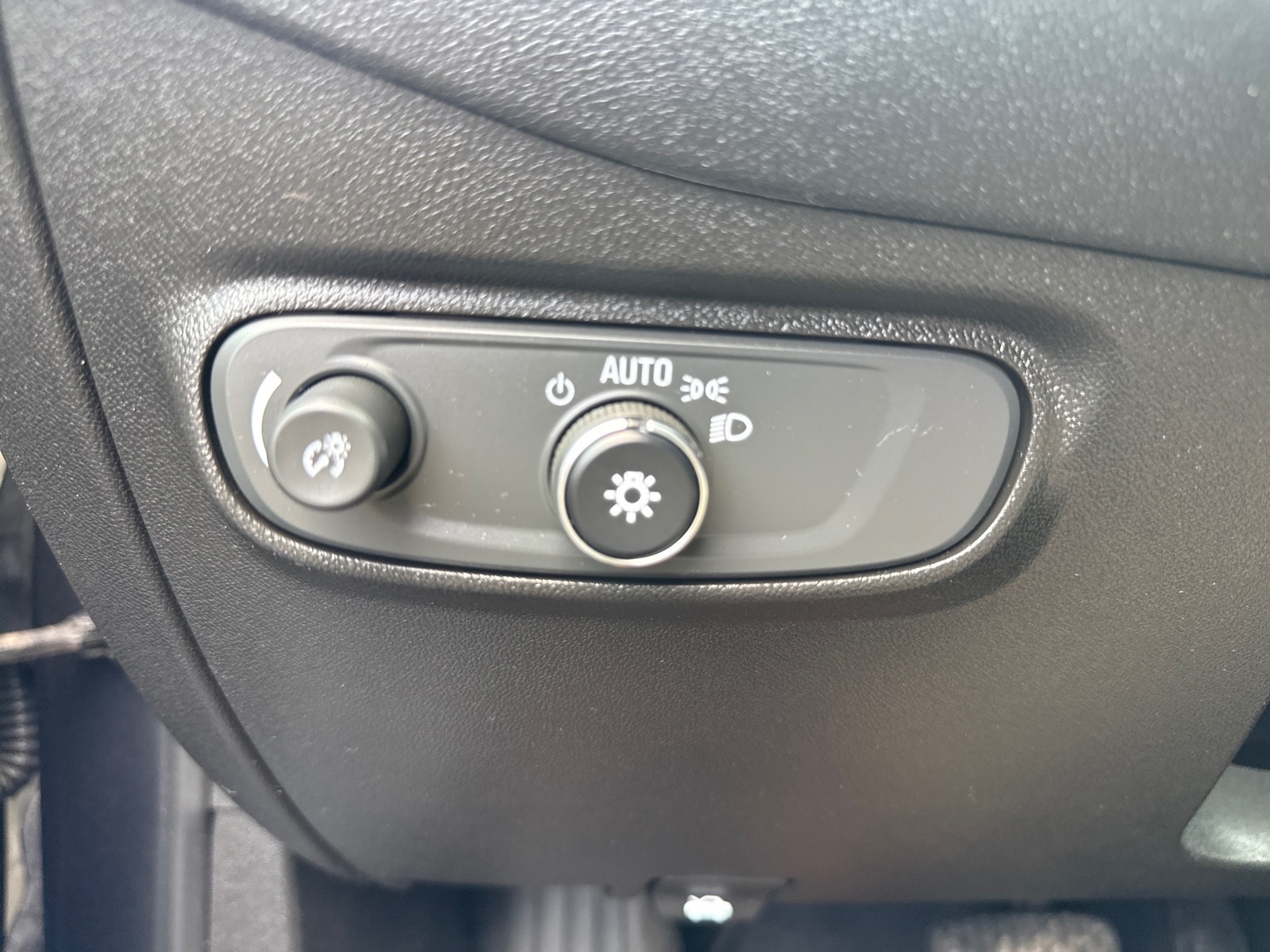 2022 Chevrolet Equinox photo 16 of 18