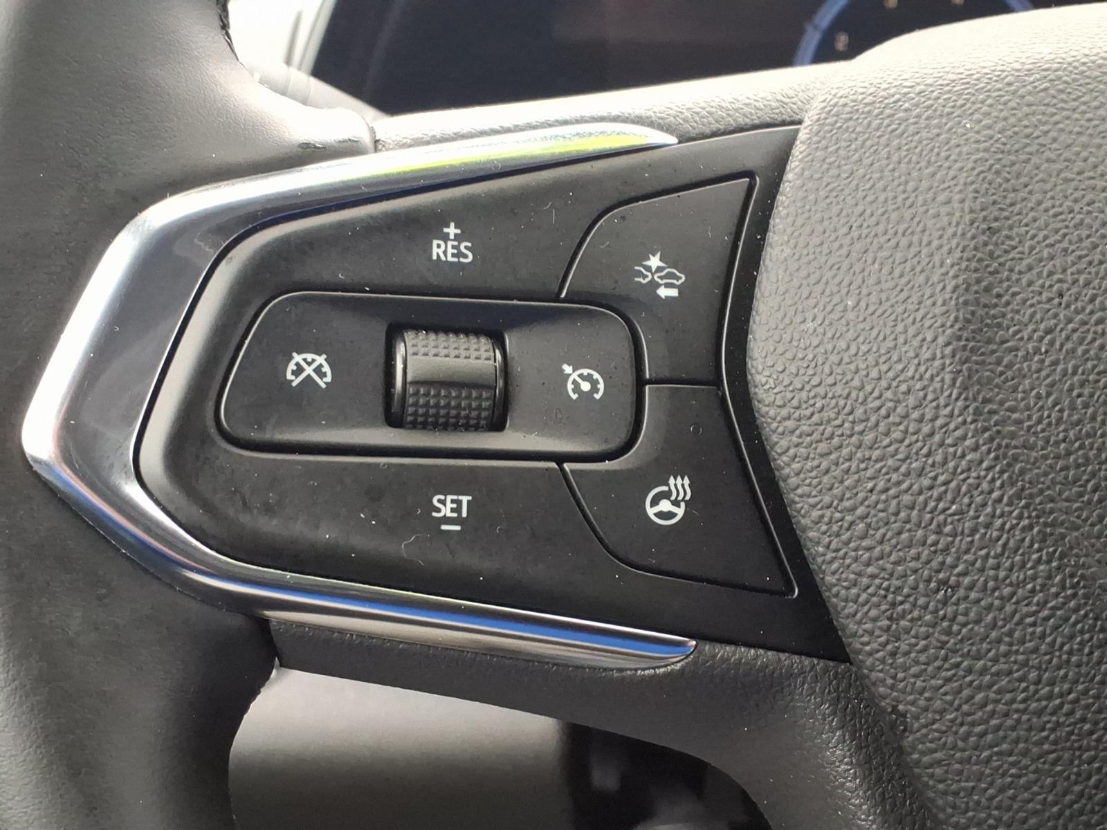 2025 Chevrolet Trax LT Summit White (gaz) at Memorial Highway Chevrolet