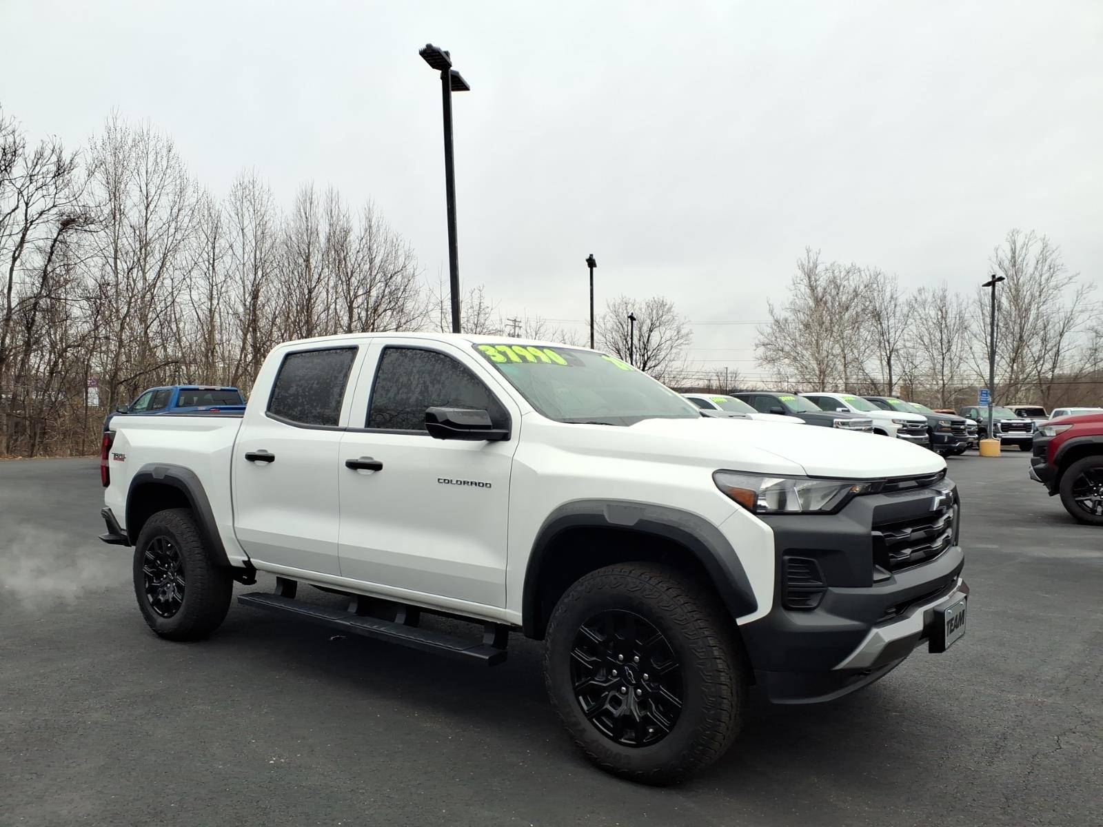 2024 Chevrolet Colorado Trail Boss Summit White at Team Chevrolet Buick GMC