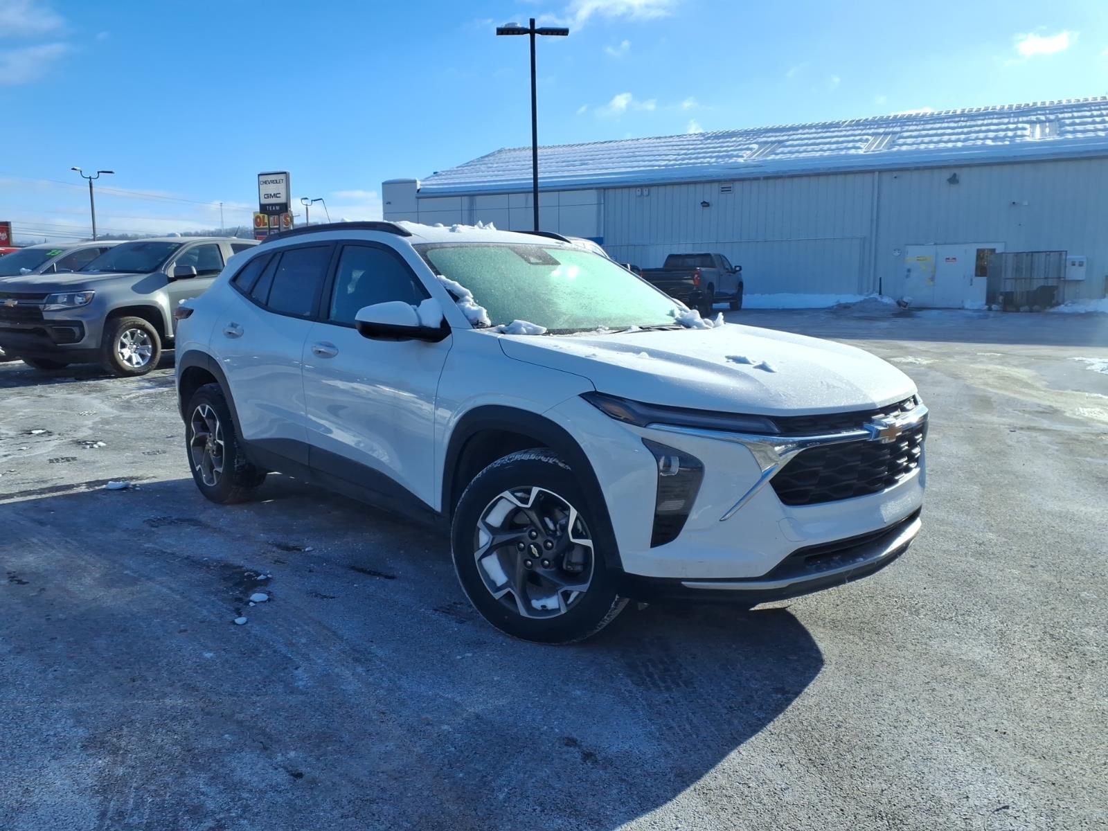 2025 Chevrolet Trax LT Summit White (gaz) at Memorial Highway Chevrolet
