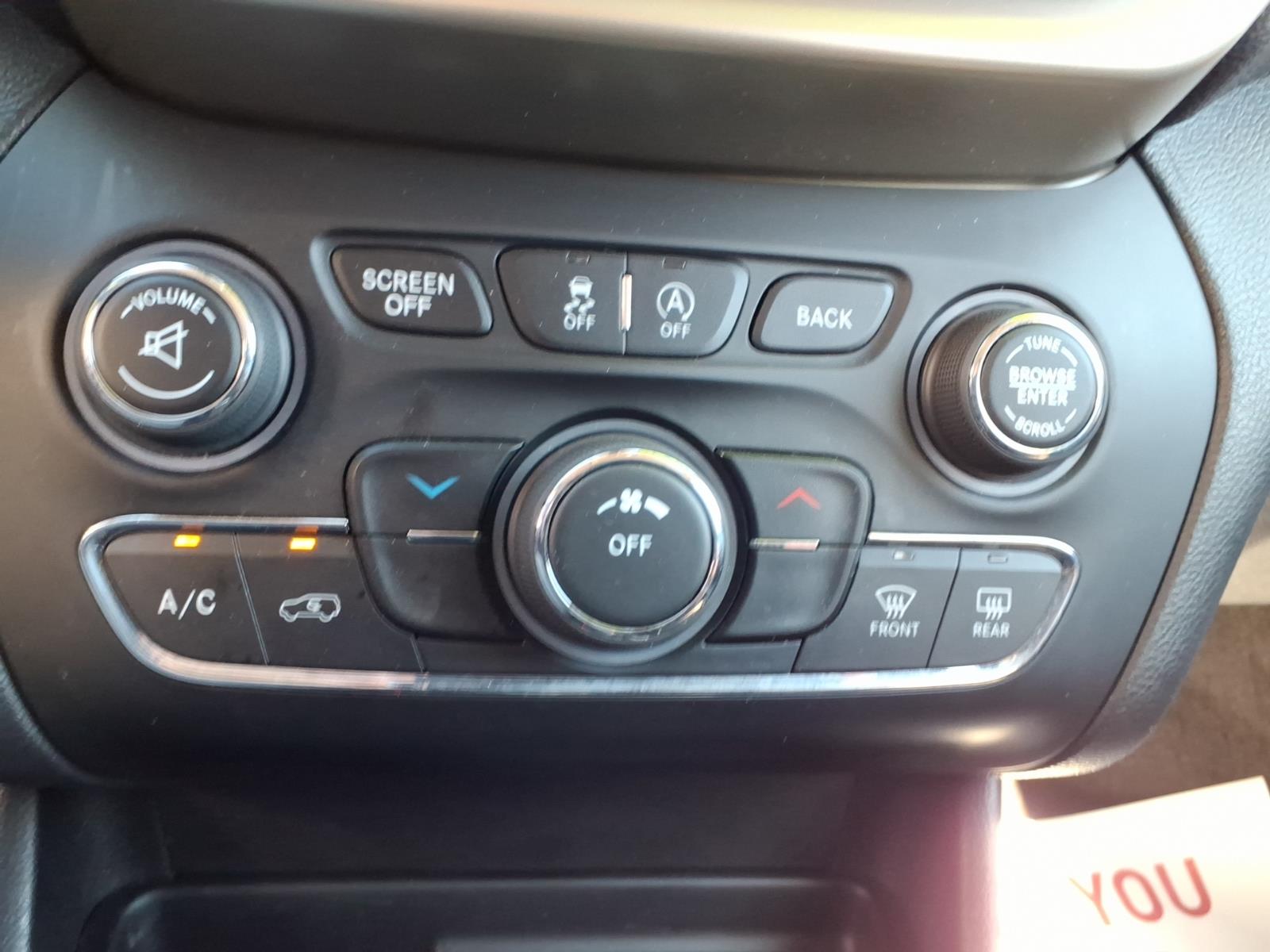 2017 Jeep Cherokee photo 21 of 25