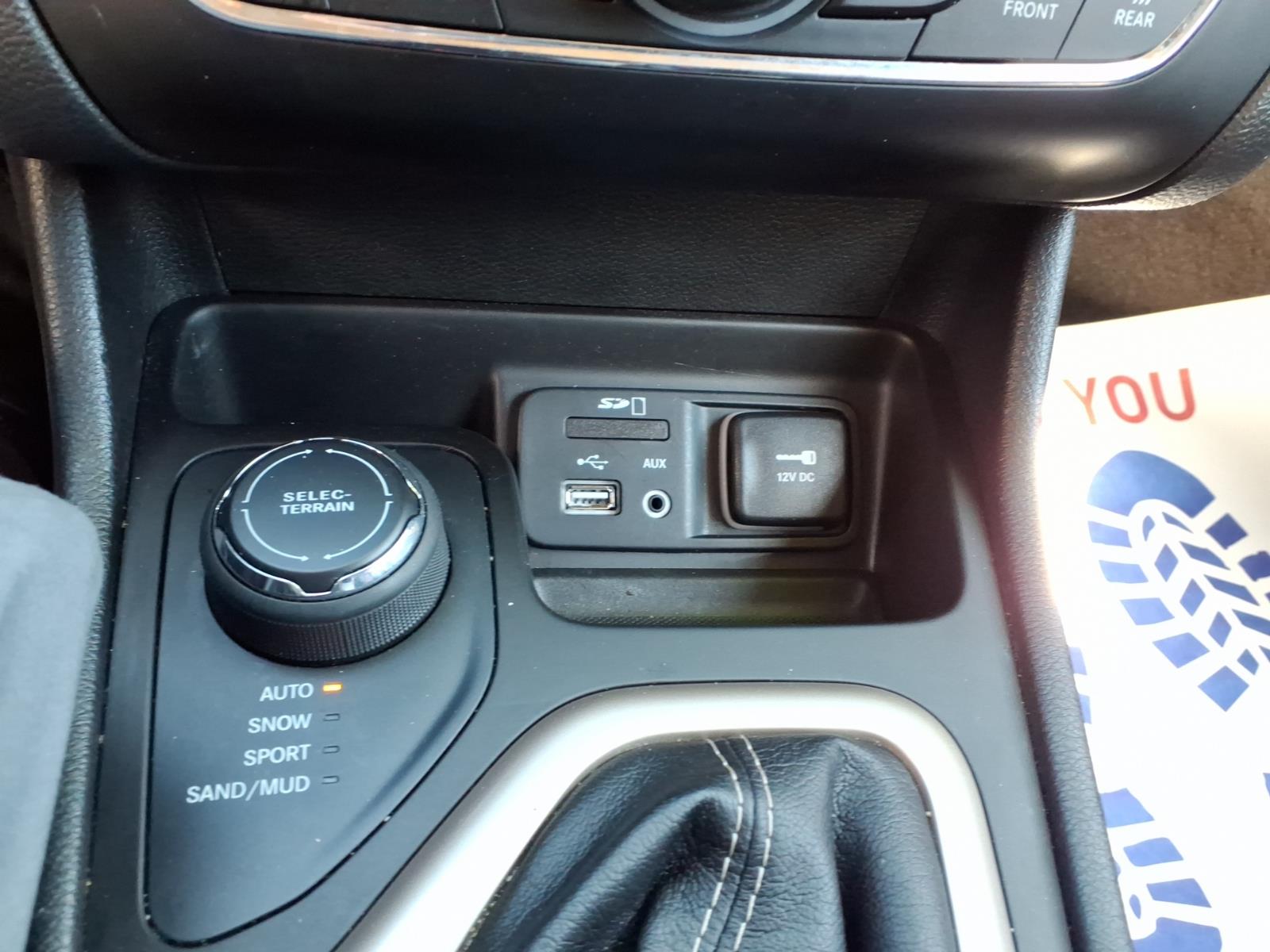 2017 Jeep Cherokee photo 22 of 25