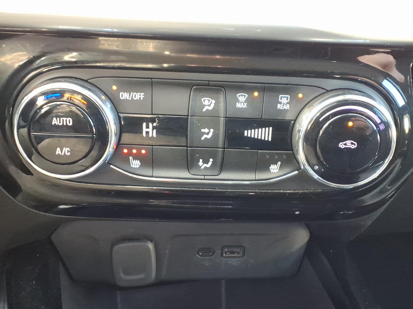 2025 Chevrolet Trax LT Summit White (gaz) at Memorial Highway Chevrolet