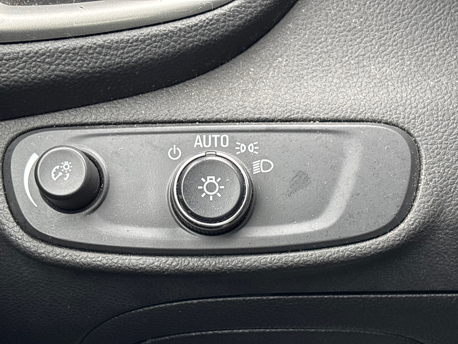 2019 Chevrolet Trax LT Mosaic Black Metallic (gb0) at Memorial Highway Chevrolet