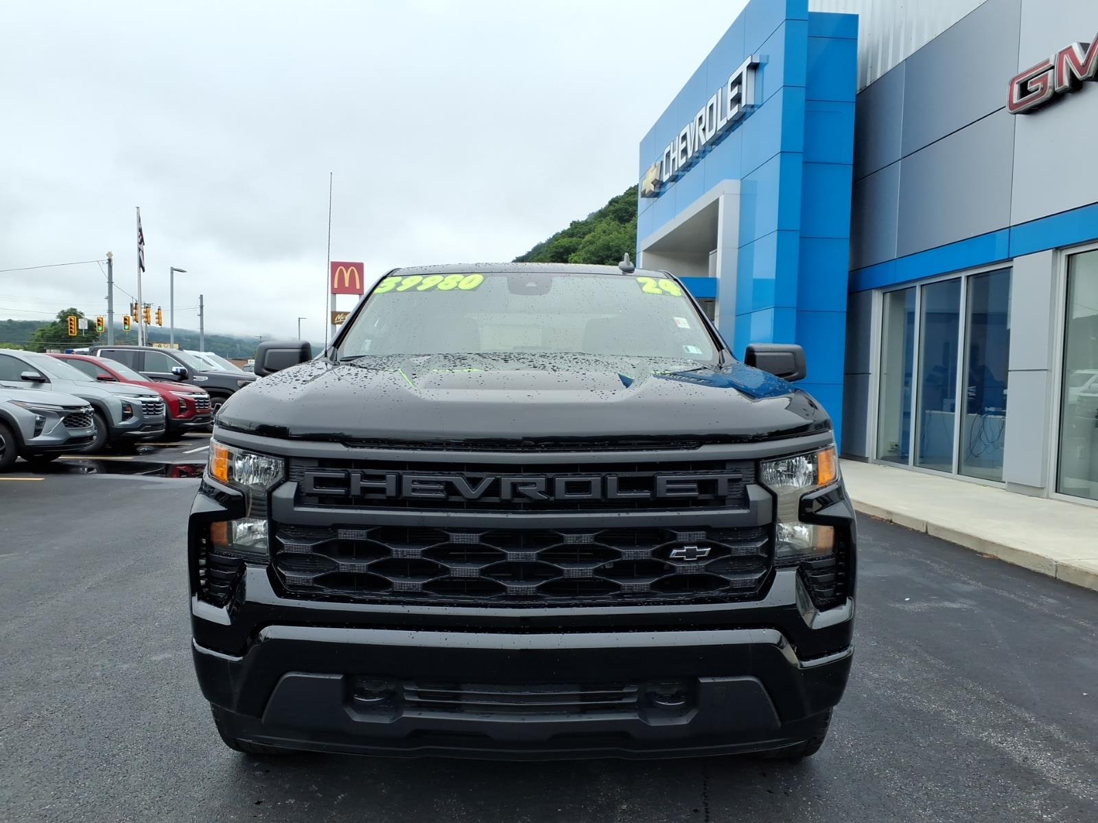 2024 Chevrolet Silverado 1500 photo 2 of 26