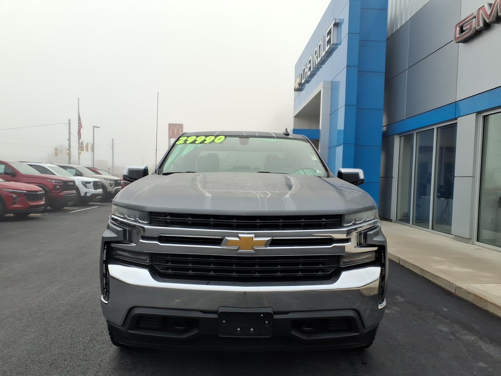 2021 Chevrolet Silverado 1500 photo 2 of 26