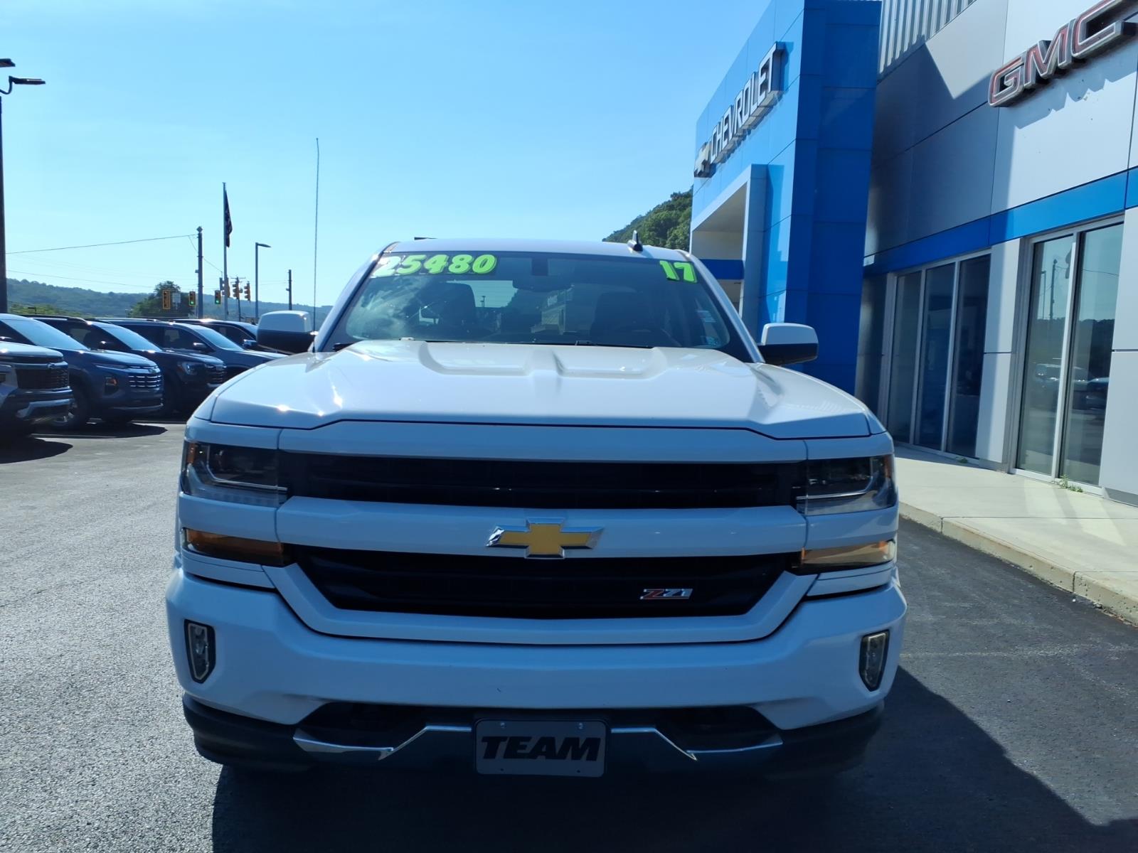 2017 Chevrolet Silverado 1500 photo 2 of 26