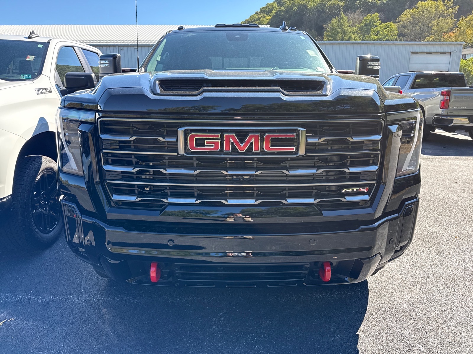 2026 GMC Sierra 2500HD photo 2 of 11