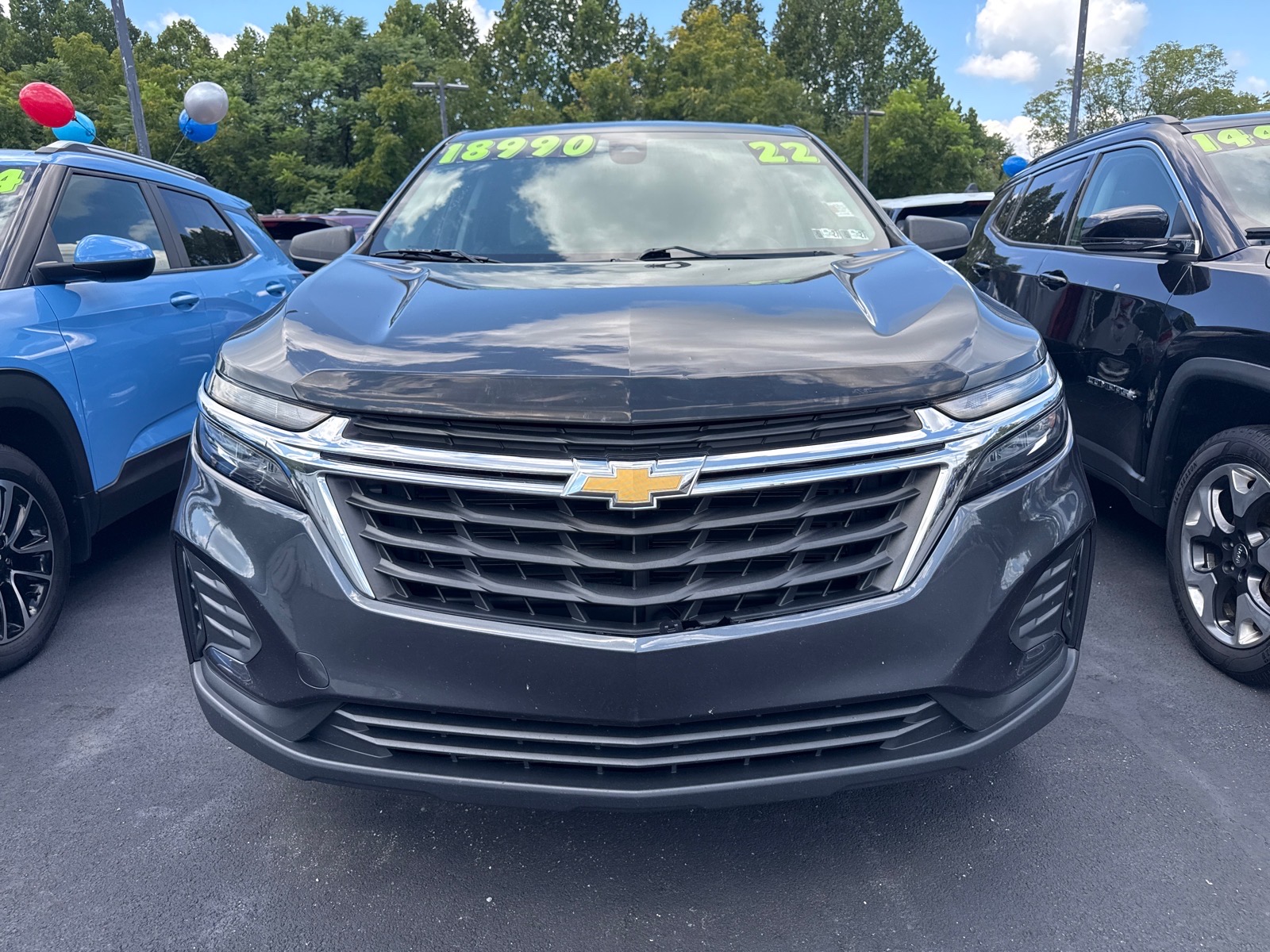 2022 Chevrolet Equinox photo 2 of 18
