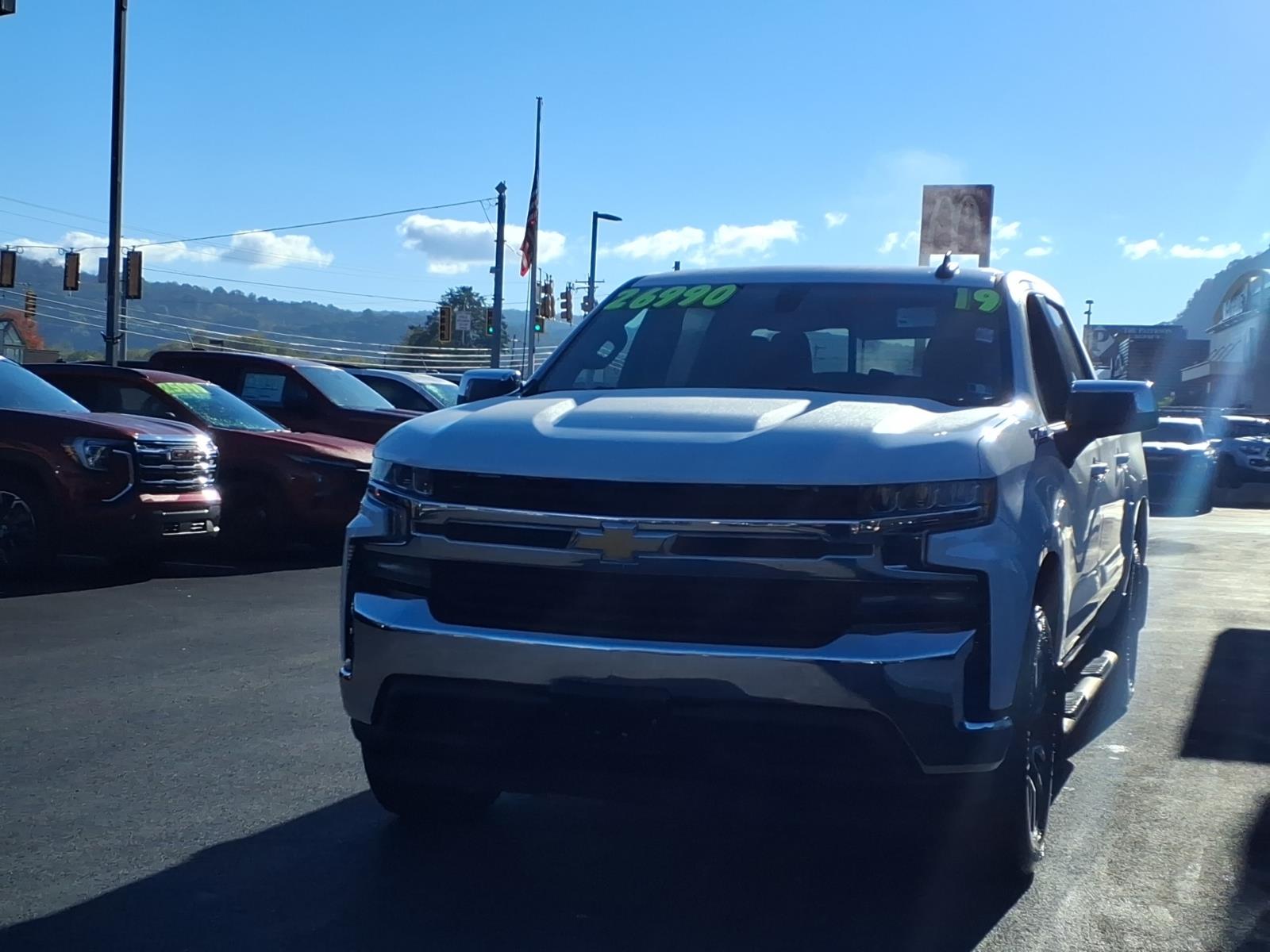 2019 Chevrolet Silverado 1500 photo 2 of 28