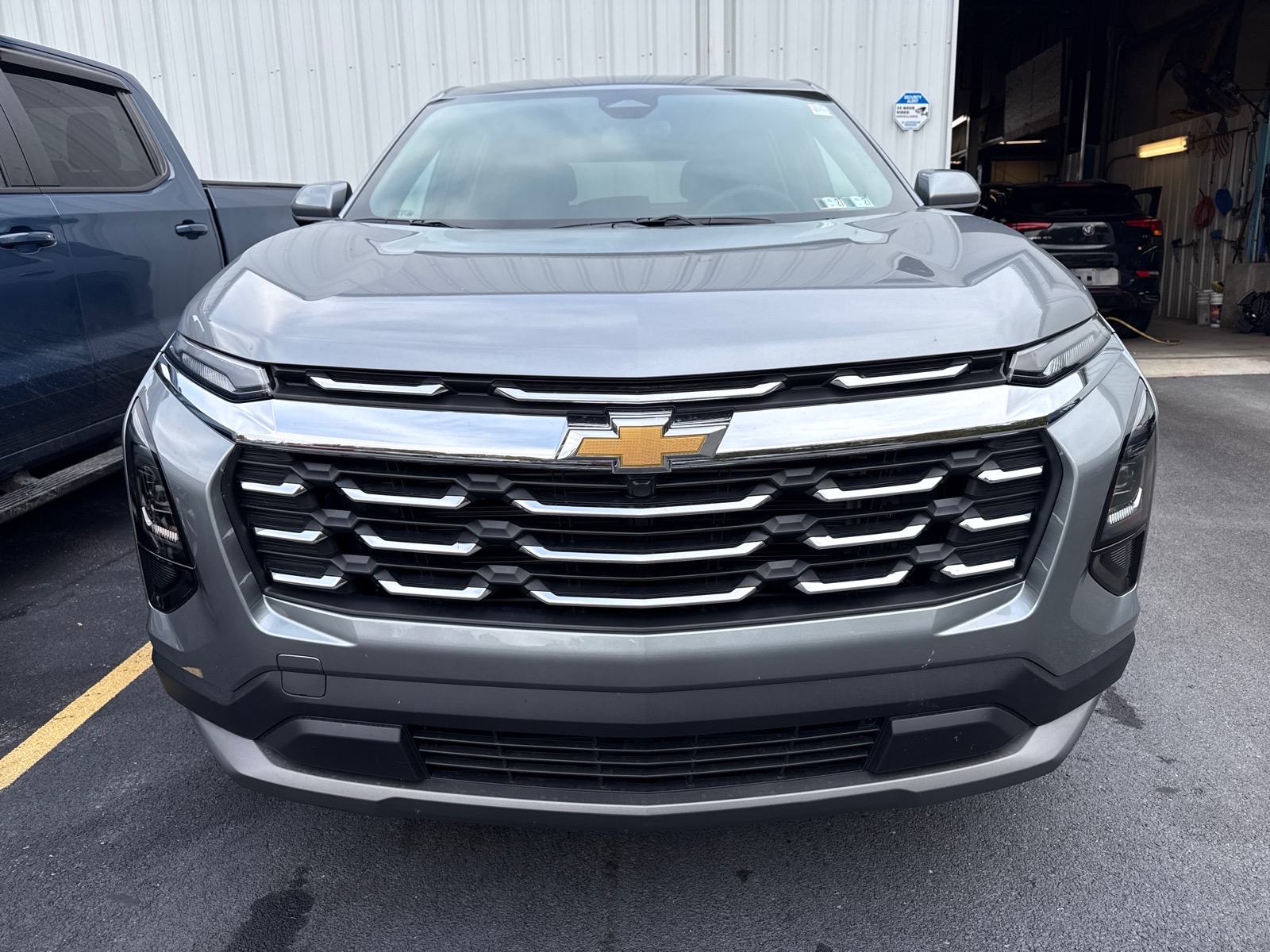 2027 Chevrolet Equinox photo 2 of 6