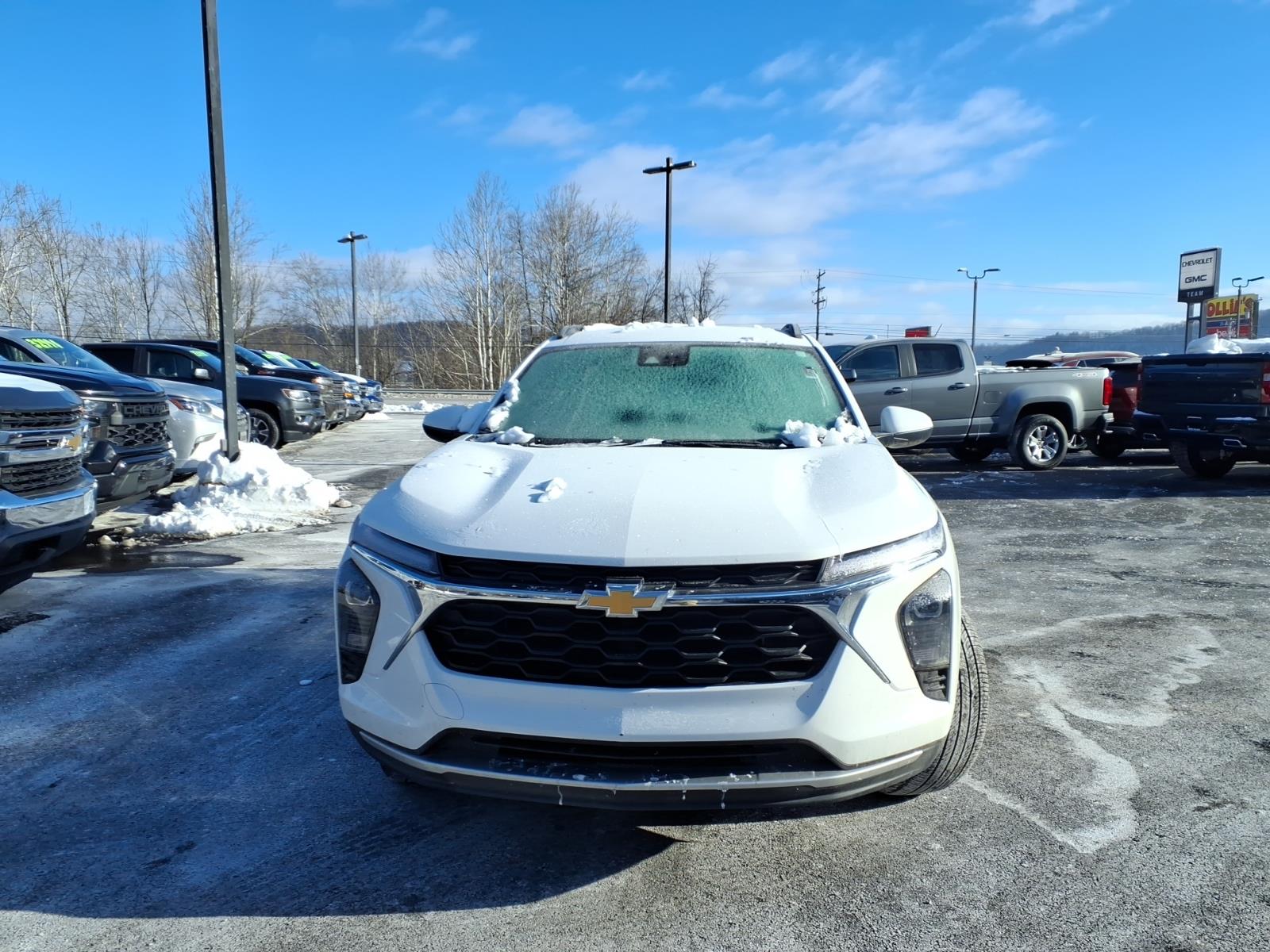 2025 Chevrolet Trax LT Summit White (gaz) at Memorial Highway Chevrolet