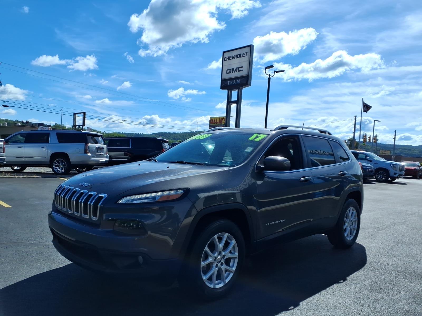 2017 Jeep Cherokee photo 3 of 25