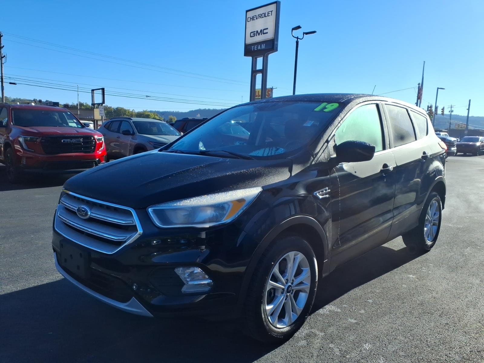 2019 Ford Escape photo 3 of 27